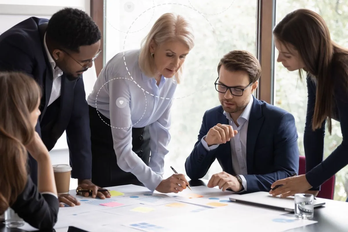 Duży pusty czek na białym tle